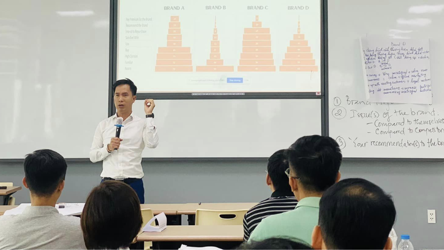 Chuyên viên mạng xã hội