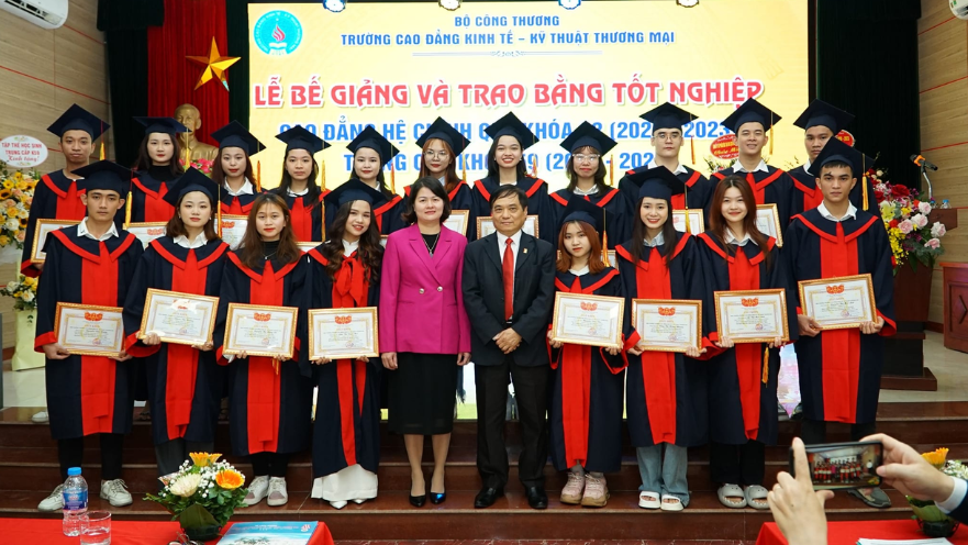 Cử nhân thực hành Kinh doanh thương mại