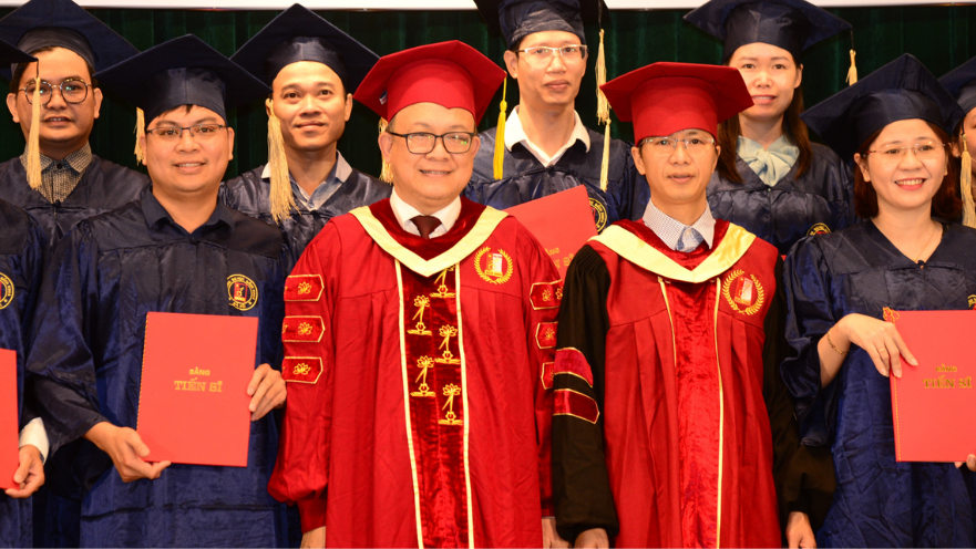  Tiến sĩ Khoa học máy tính