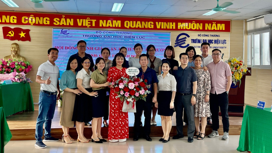 Tiến sĩ Quản trị kinh doanh
