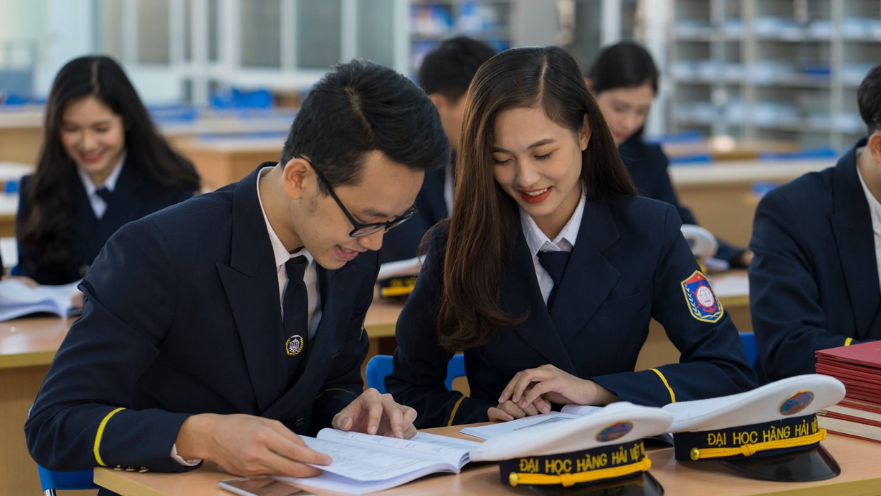 Kỹ sư thực hành Khai thác máy tàu thủy