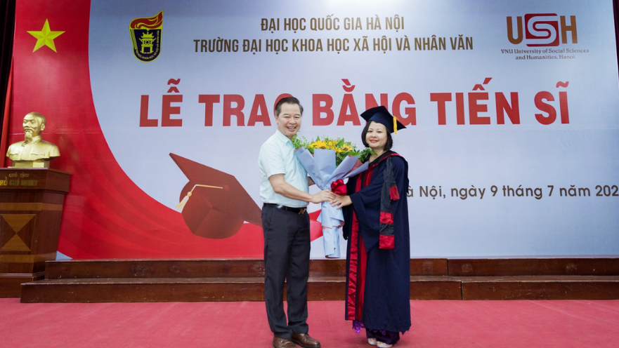 Tiến sĩ Báo chí học