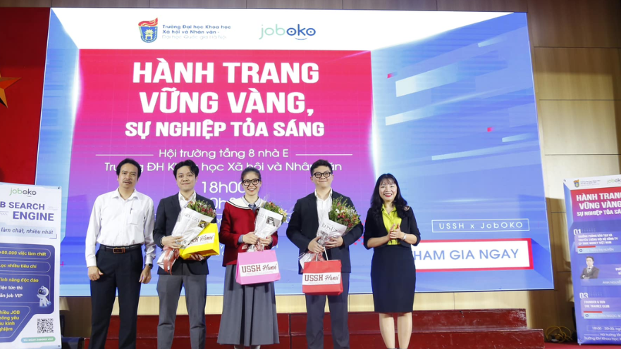 Cử nhân Quan hệ công chúng 