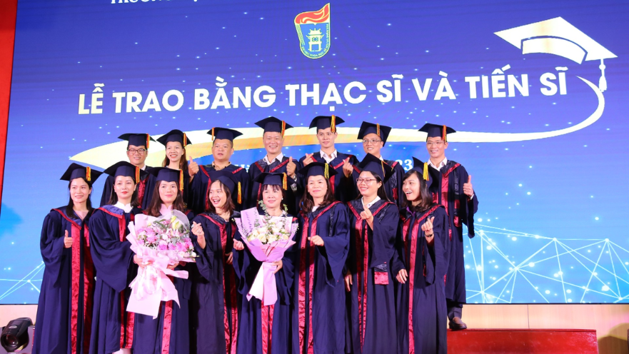 Tiến sĩ Văn học dân gian 