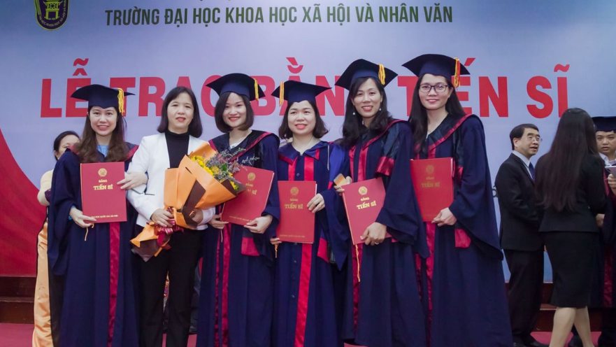 Tiến sĩ Văn học dân gian 