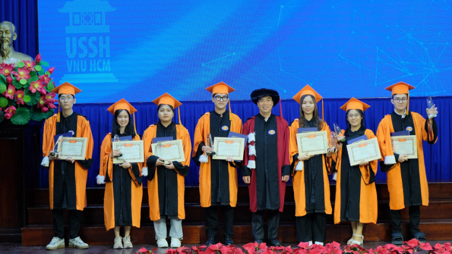 Cử nhân Quan hệ quốc tế