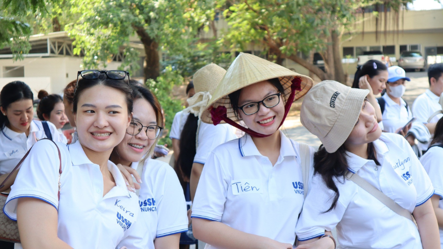 Cử nhân Báo chí