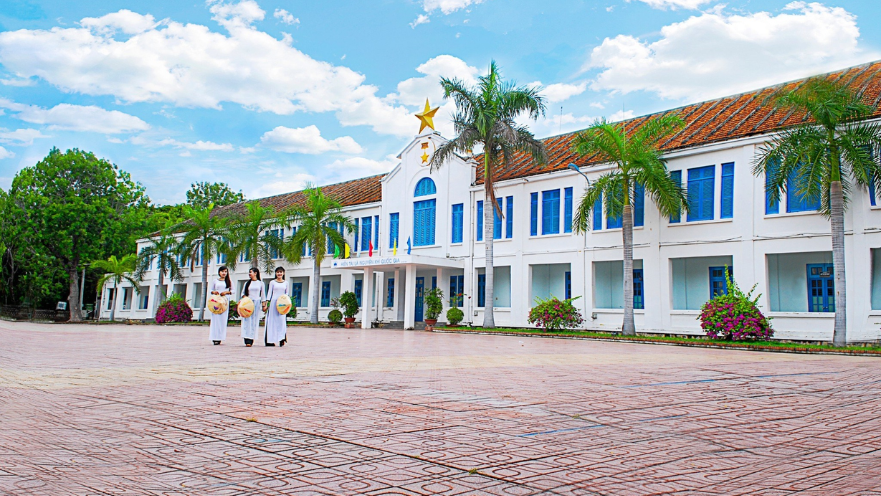 Cử nhân Ngôn ngữ Anh