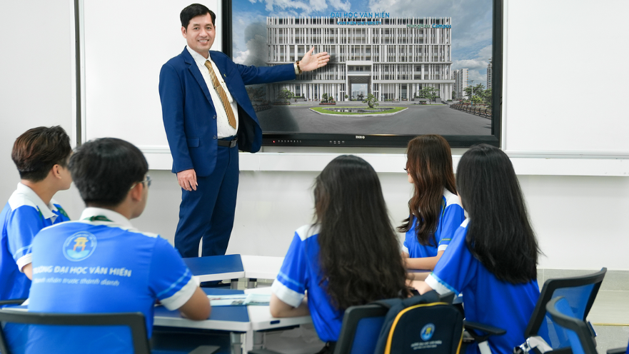 Cử nhân Quan hệ công chúng