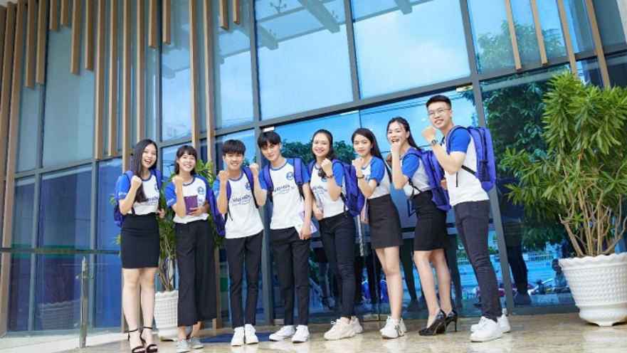 Cử nhân Quan hệ công chúng