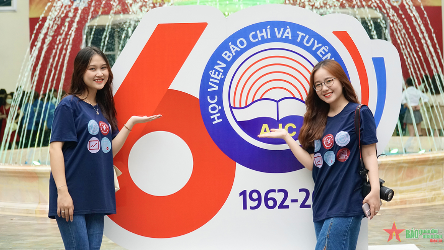 Cử nhân Triết học Mac Lênin – Hệ văn bằng 2