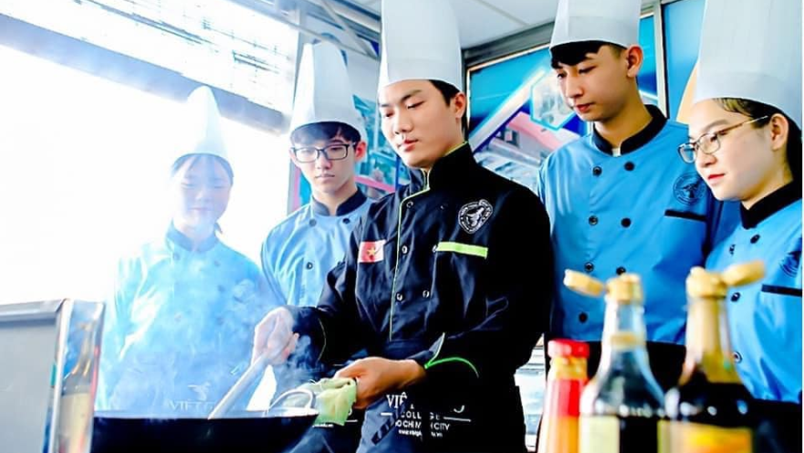 Chuyên viên pha chế Bartender