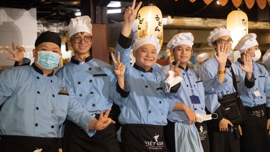 Chuyên viên pha chế Bartender