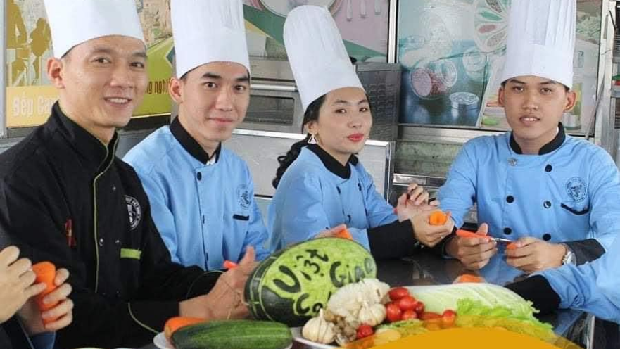 Chuyên viên pha chế Bartender
