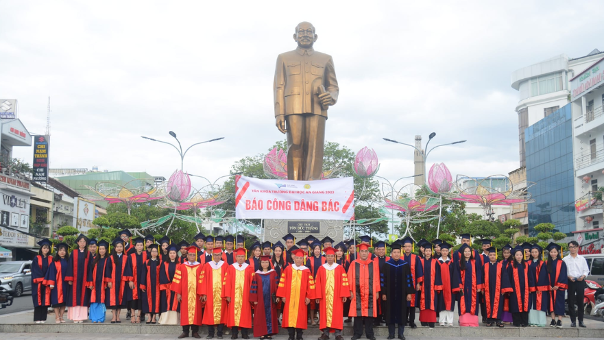Cử nhân Văn học