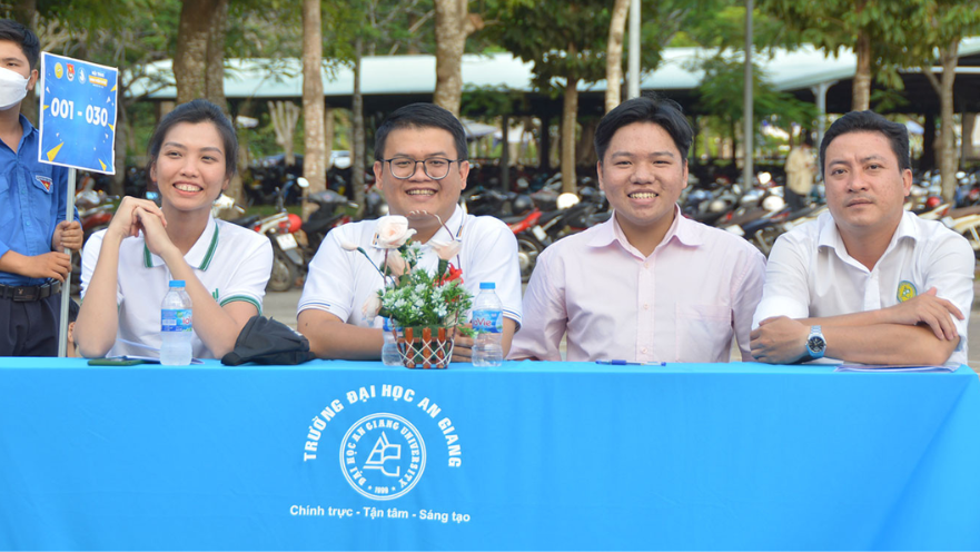 Cử nhân Văn học