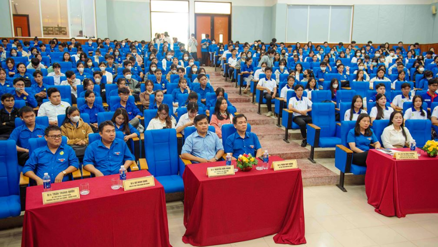 Cử nhân Văn học