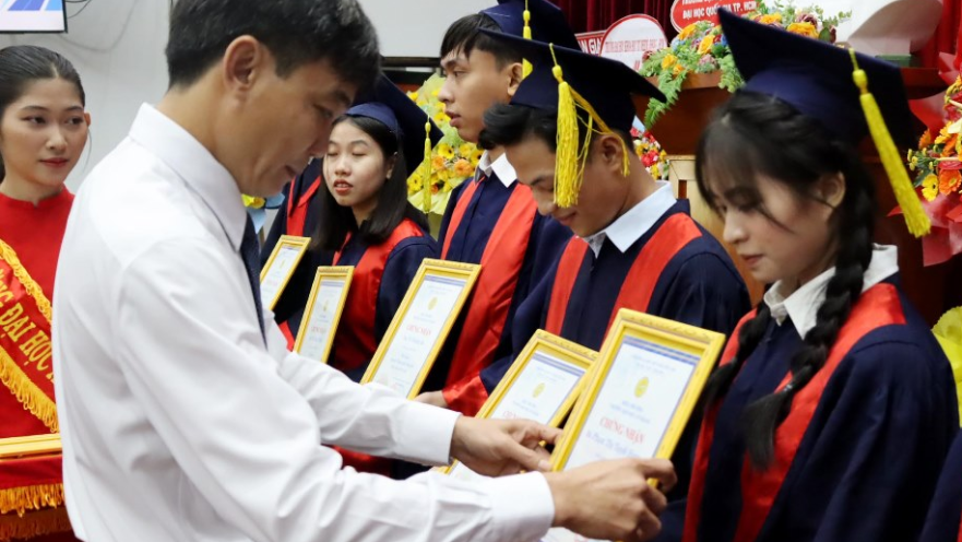 Cử nhân Việt Nam học