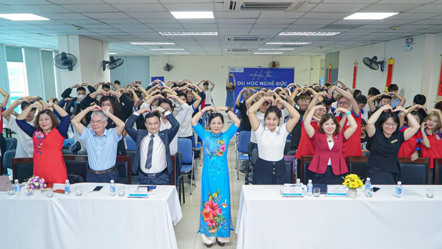  Cử nhân Công nghệ thông tin