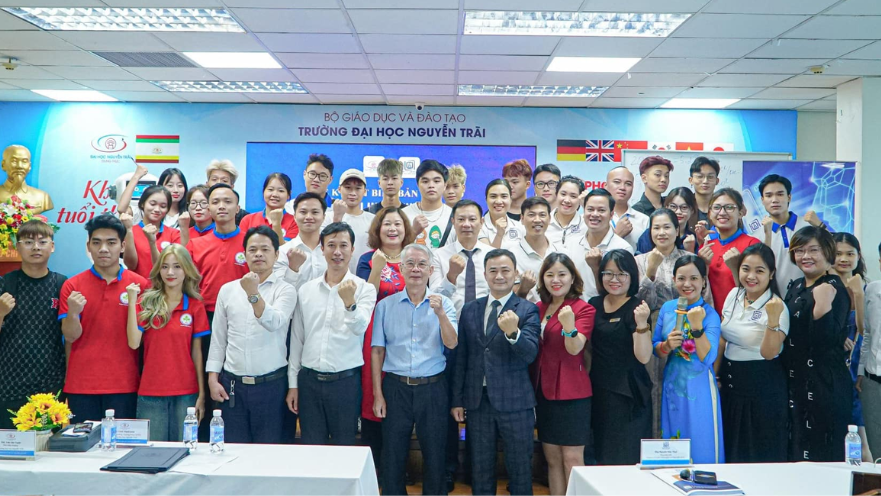 Cử nhân Quan hệ công chúng