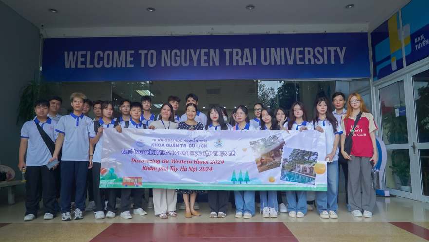 Cử nhân Quan hệ công chúng