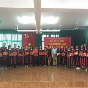 Cử nhân Quản trị kinh doanh