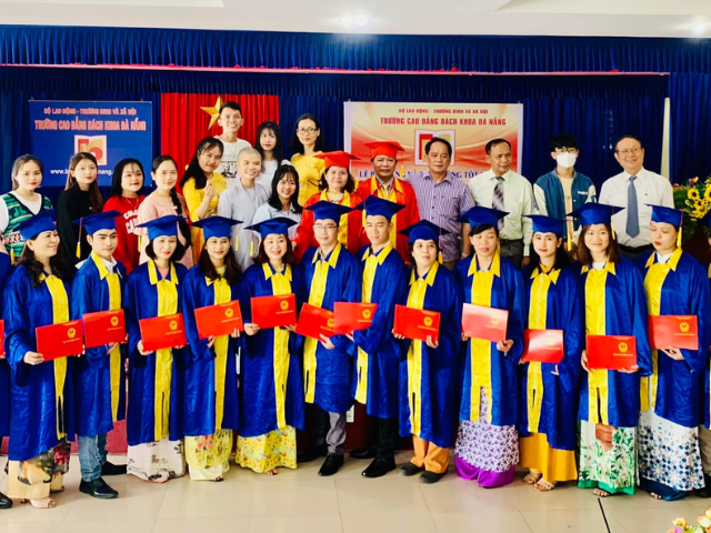 Cử nhân thực hành Dược