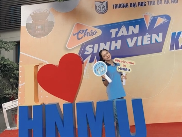 Cử nhân Chính trị học