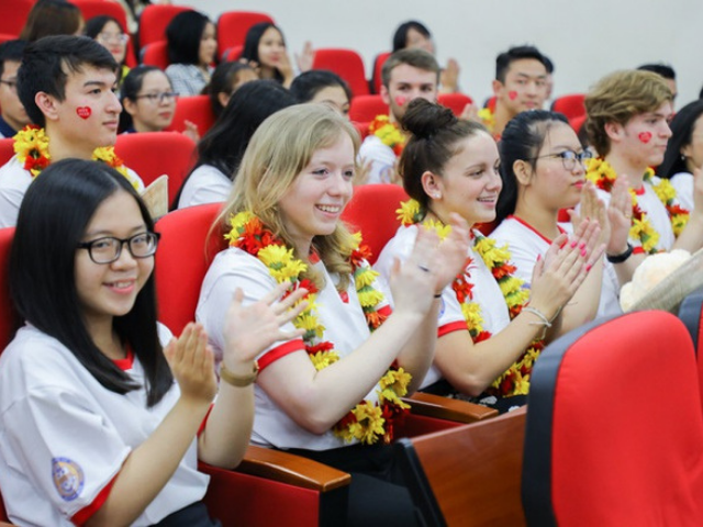 Cử nhân Tiếng Anh và ngôn ngữ